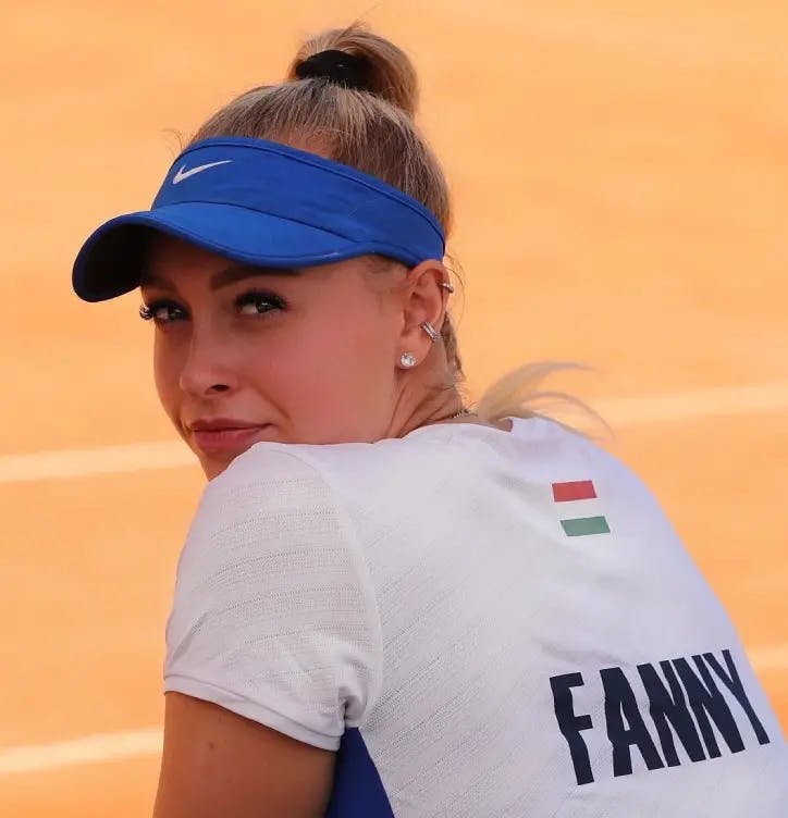 Sharapova đẹp hút hồn fan Hungary, háo hức bước vào mùa giải sân đất nện